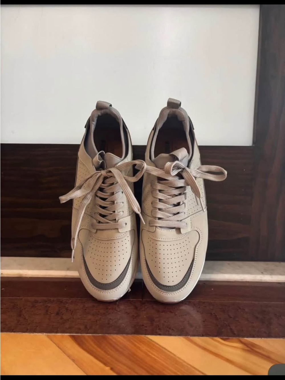 Men's Casual Lace-Up Sneakers in Light Beige